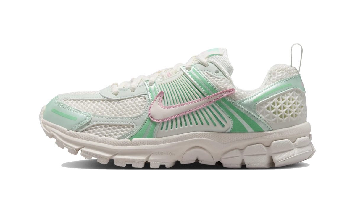 Nike Vomero 5 Shoes with Reflective Design Accents Sail/Sail/Pink Foam/Arctic Green