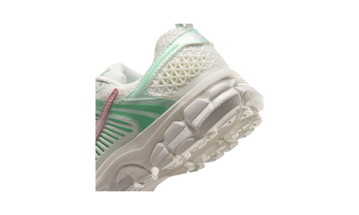Nike Vomero 5 Shoes with Reflective Design Accents Sail/Sail/Pink Foam/Arctic Green