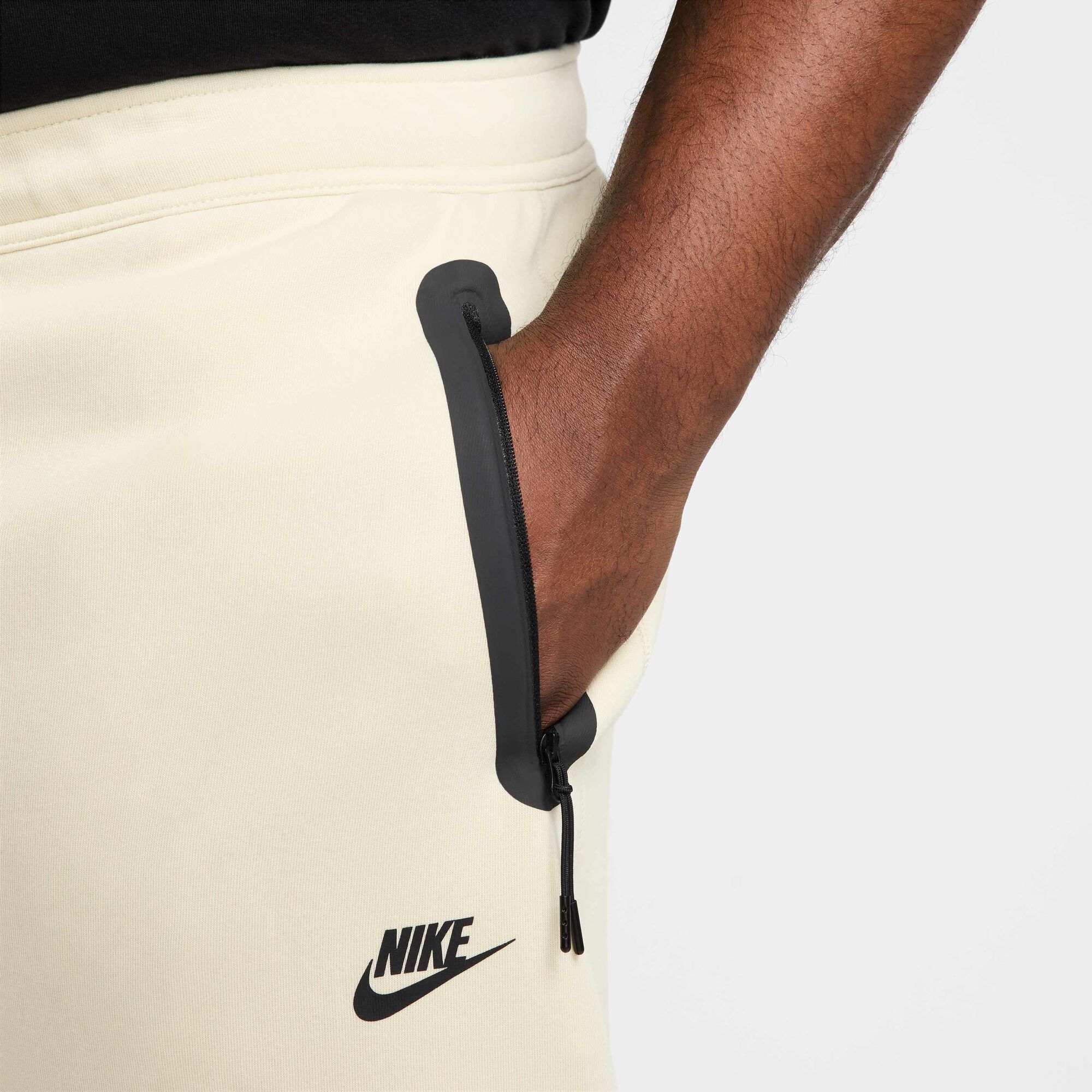 Nike Tech Fleece Open-Hem Trousers Light Khaki/Black