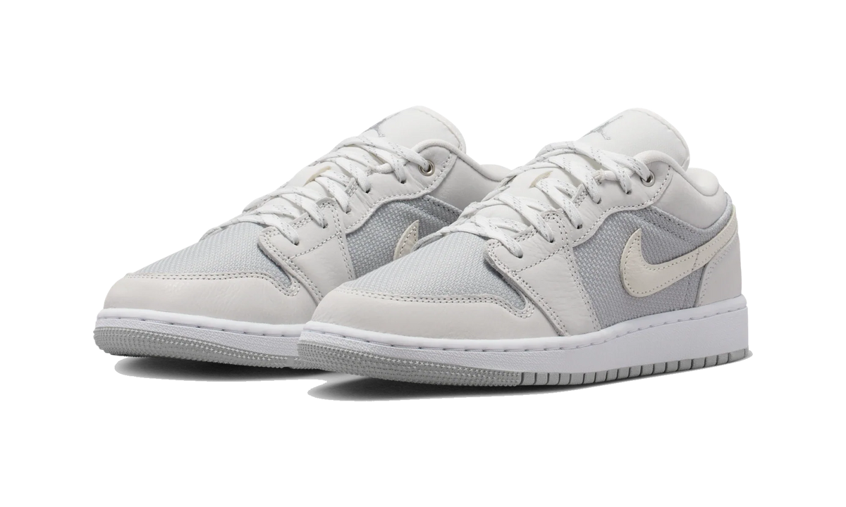 Air Jordan 1 Low SE Off-White/Soft Pearl/Light Smoke Grey