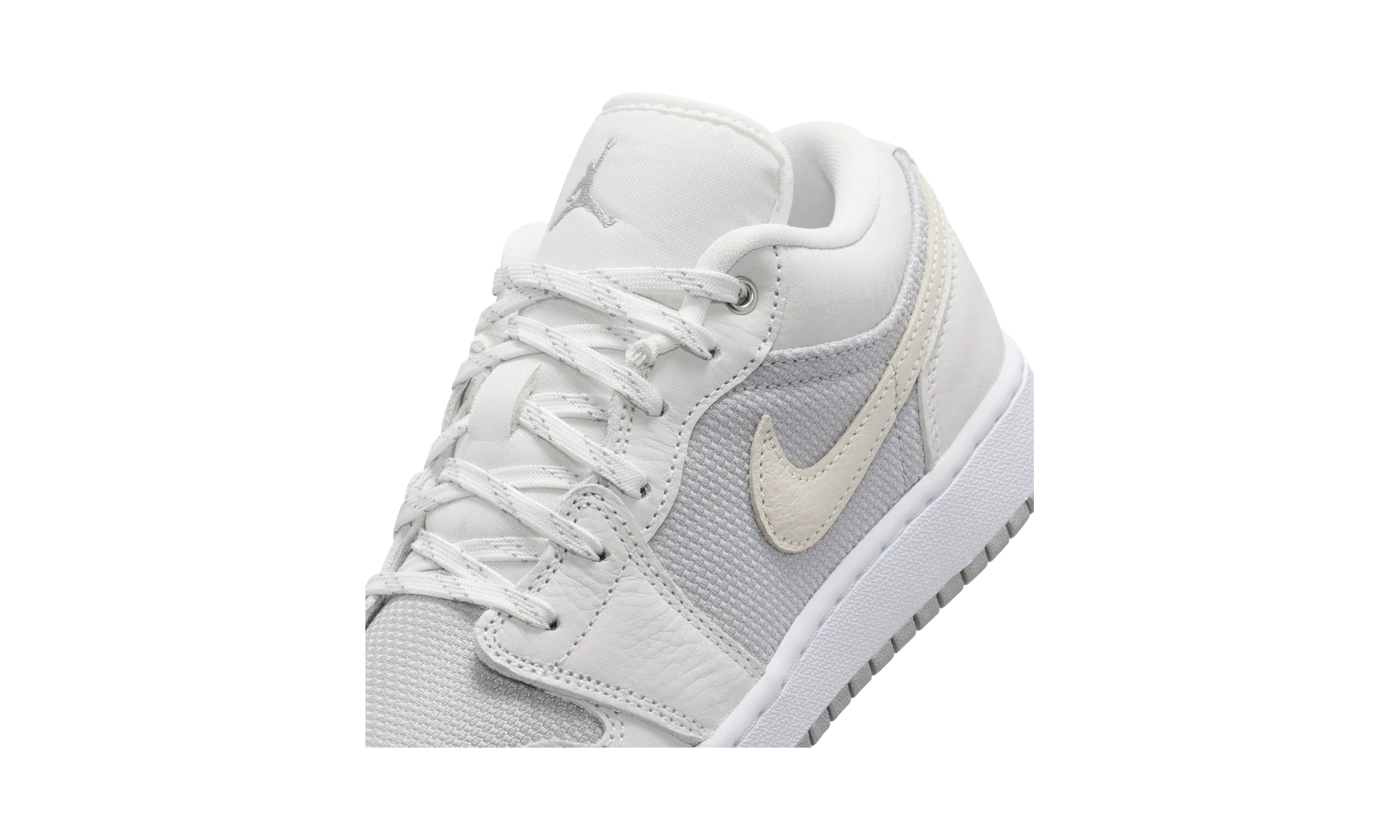 Air Jordan 1 Low SE Off-White/Soft Pearl/Light Smoke Grey