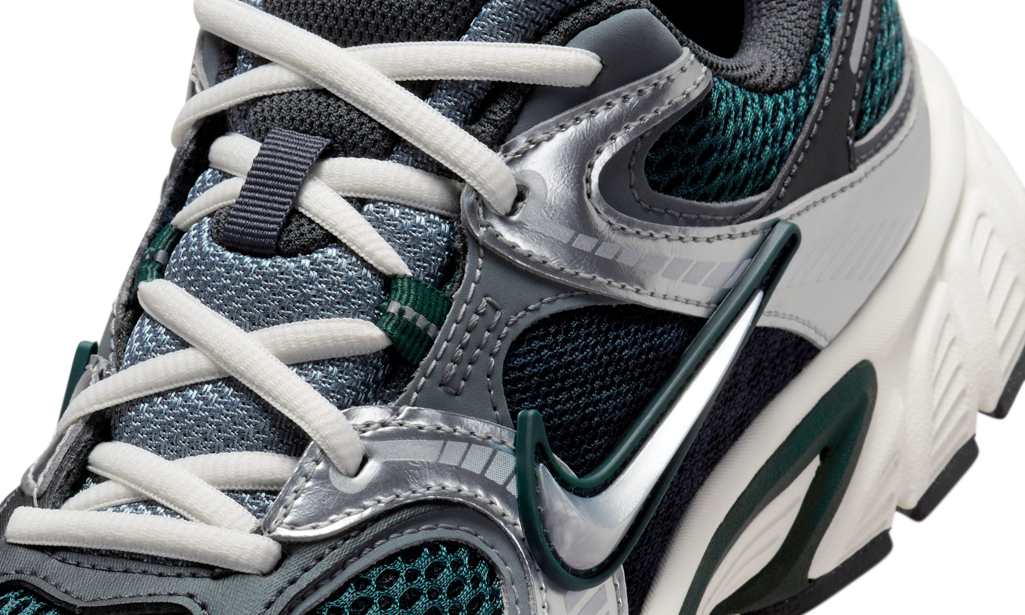 Nike V5 RNR shoes with reflective accents Seaweed/Anthracite/Smoke Grey/Metallic Silver