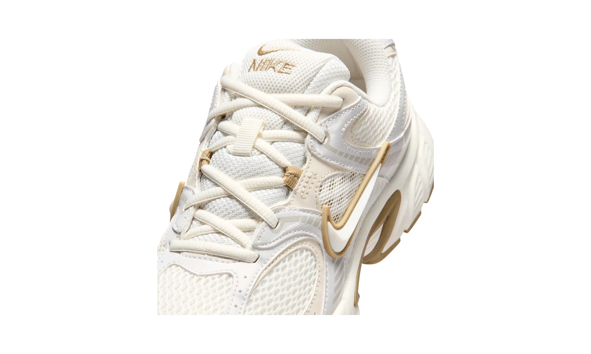 Nike V5 RNR shoes with reflective design accents Sail/Parachute Beige/Light Orewood Brown/Sail