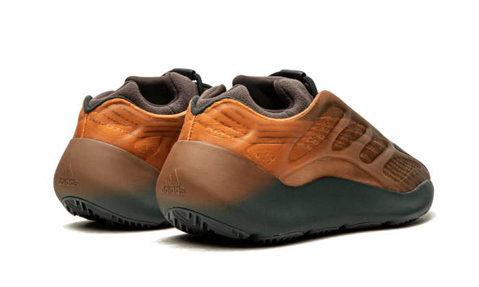 Adidas Yeezy 700 V3 Copper Fade - Sneak