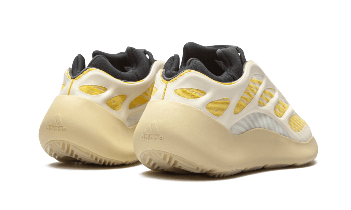 Adidas Yeezy 700 V3 Safflower - Sneak