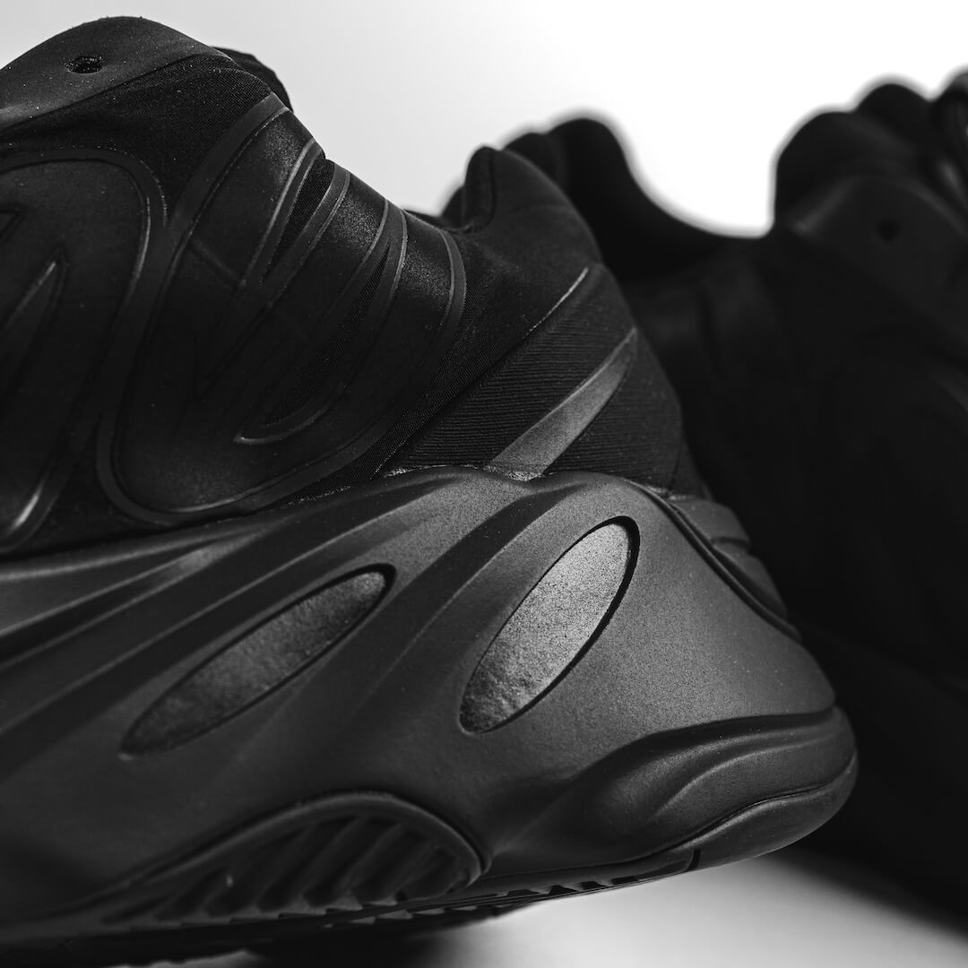 Adidas Yeezy Boost 700 MNVN Triple Black, Black/Black/Black (FV4440)