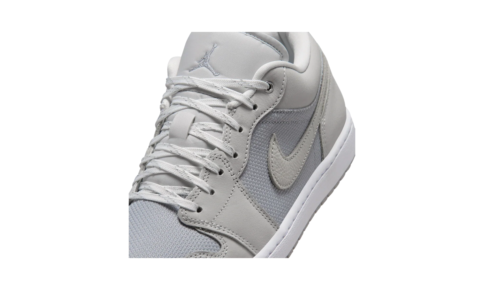 Air Jordan 1 Low SE Soft Pearl Light Smoke Grey