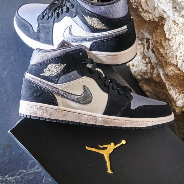 Air Jordan 1 Mid Satin Grey Toe, Black/Smoke Grey-Sail (852542-011)