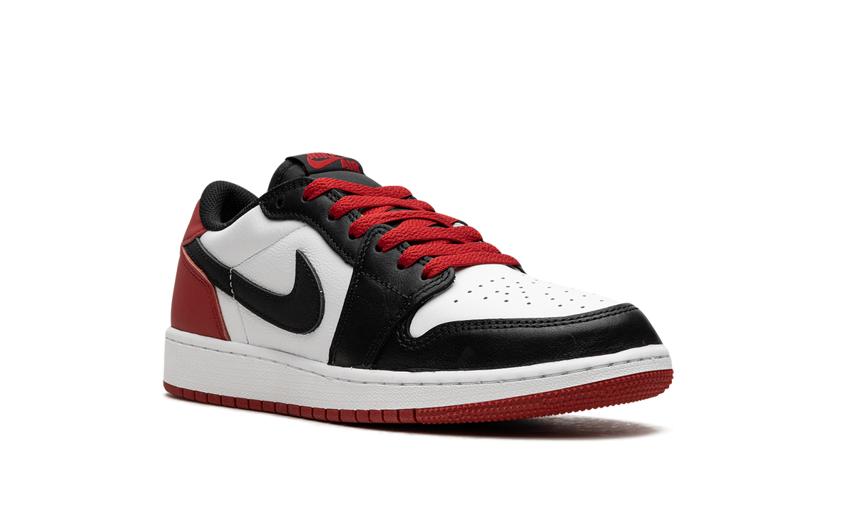 Air Jordan 1 Retro Low OG Black Toe (2023)