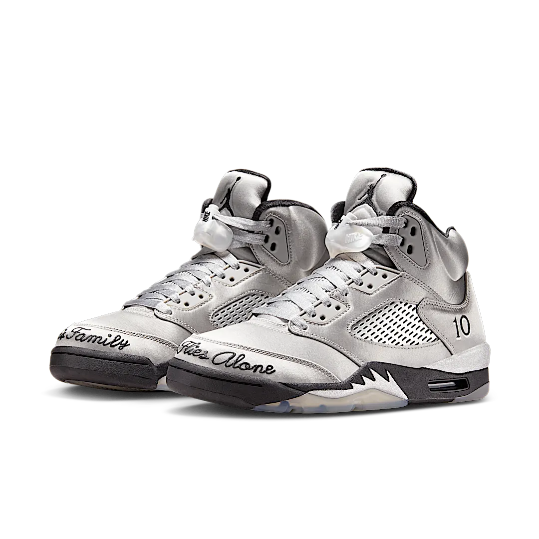 Air Jordan 5 Retro Wings (2025), Medium Grey/Black/Metallic Silver (IO2038-001)