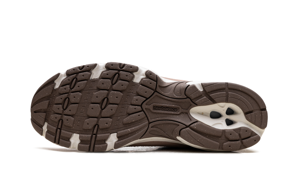 New Balance 530 Flat Taupe Black Cement