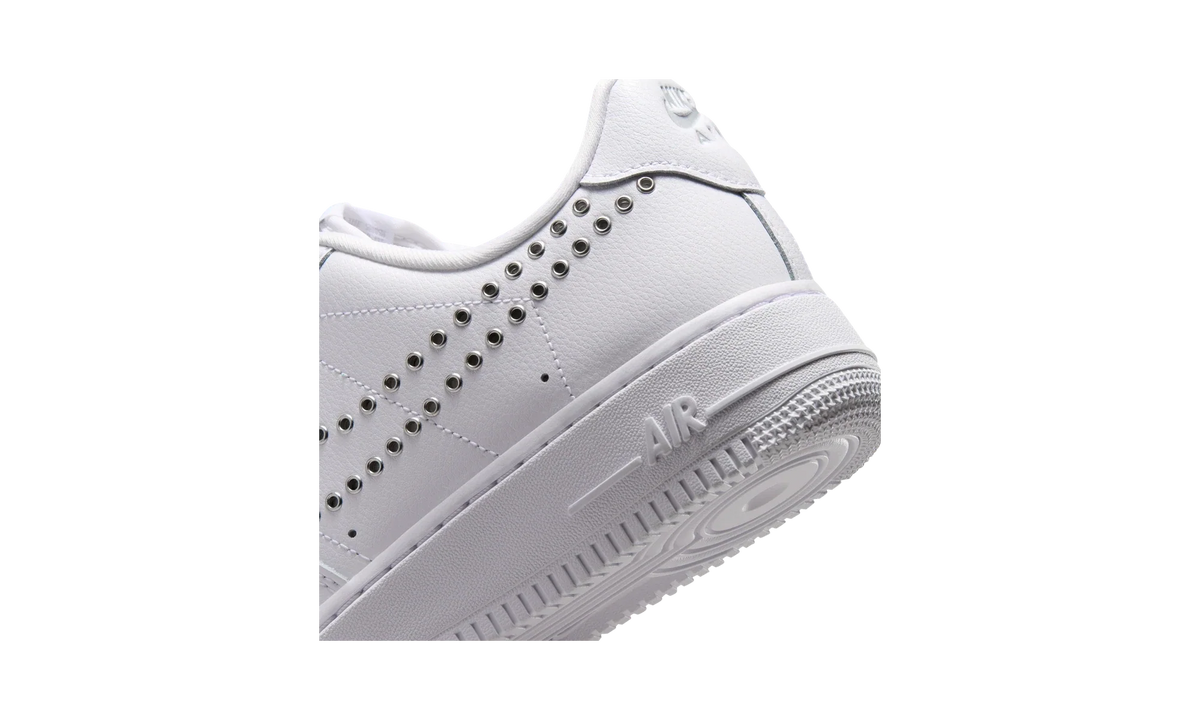 Nike Air Force 1 Low '07 LV8 Triple White Metallic Silver