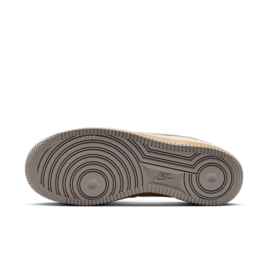 Nike Air Force 1 Low '07 Suede Canvas Khaki, Light Khaki/Gum Yellow/College Grey/White (HV4306-234)