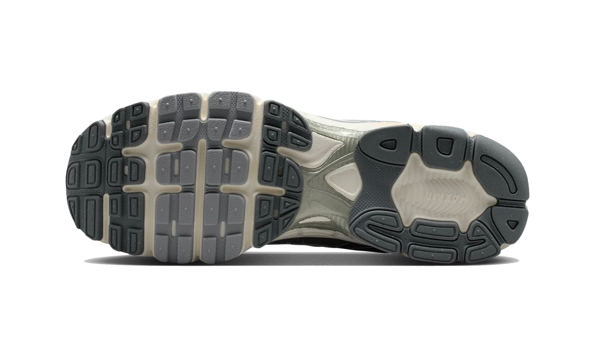 Nike Air Max Moto 2K Light Smoke Grey Metallic Silver