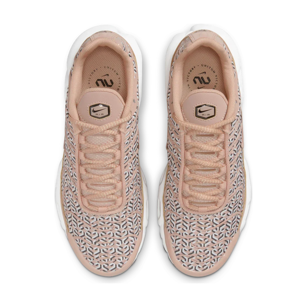 Nike Air Max Plus United in Victory, Hemp/White/Summit White/Black (FB2557-200)