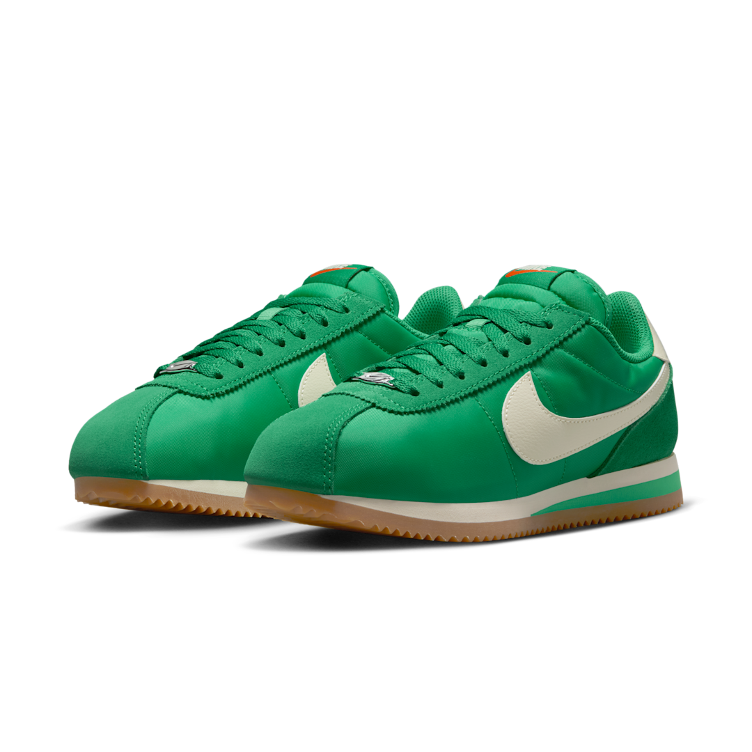 Nike Cortez TXT Stadium Green, Stadium Green/Safety Orange/Gum Light Brown/Coconut Milk (DZ2795-301)