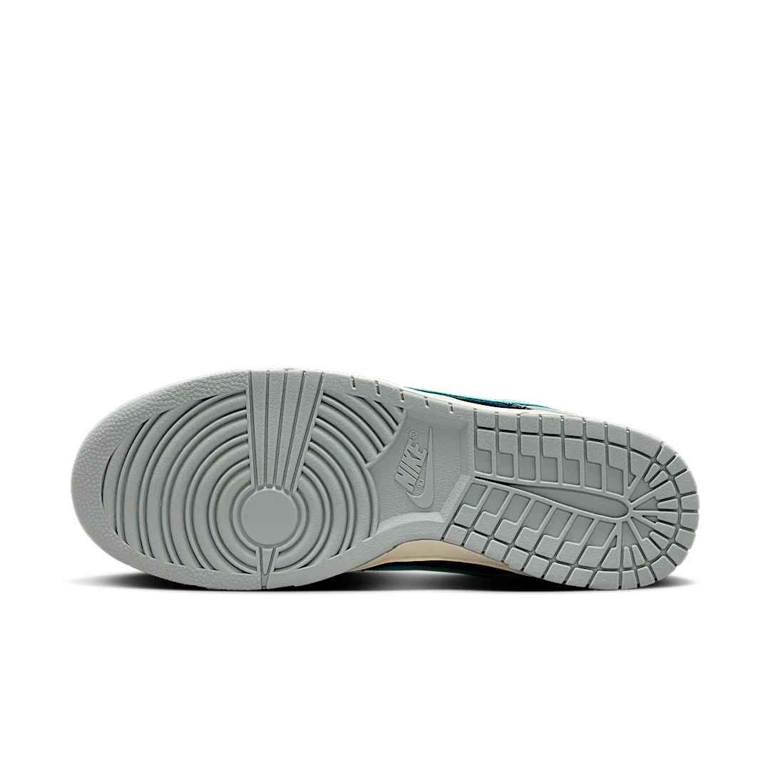 Nike Dunk Low Retro Premium Light Pumice Green Frost, Light Pumice/Dark Obsidian/Coconut Milk/Green Frost (FB8895-001)