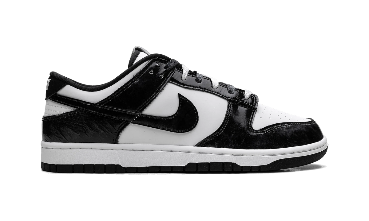 Nike Dunk Low SE Panda