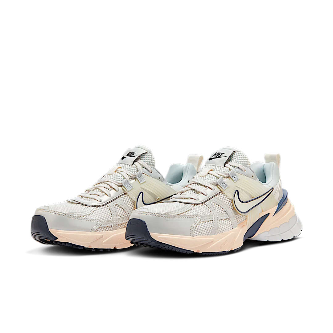 Nike V2K Run Platinum Tint, Platinum Tint/Pure Platinum/Guava Ice/Platinum Tint (FD0736-004)