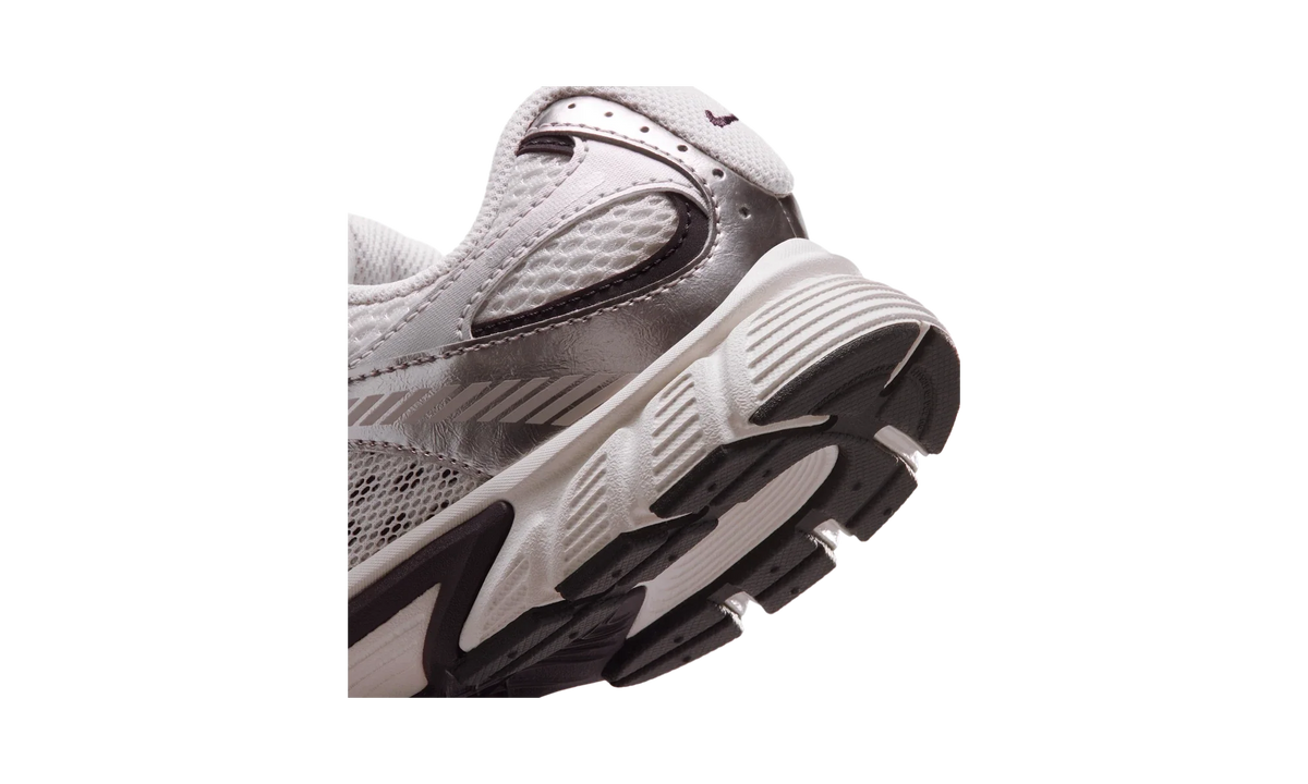 Nike V5 RNR Phantom Burgundy Ash