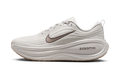 Nike Vomero Plus College Grey Light Iron Ore Gum