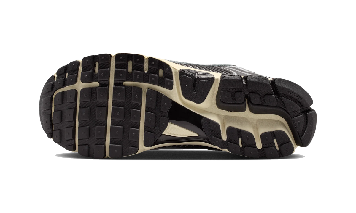 Nike Zoom Vomero 5 Black Metallic Silver Coconut Milk Chrome