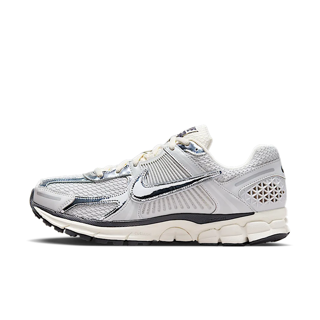 Nike Zoom Vomero 5 Chrome, Photon Dust/Gridiron/Sail/Chrome (HJ3758-001)