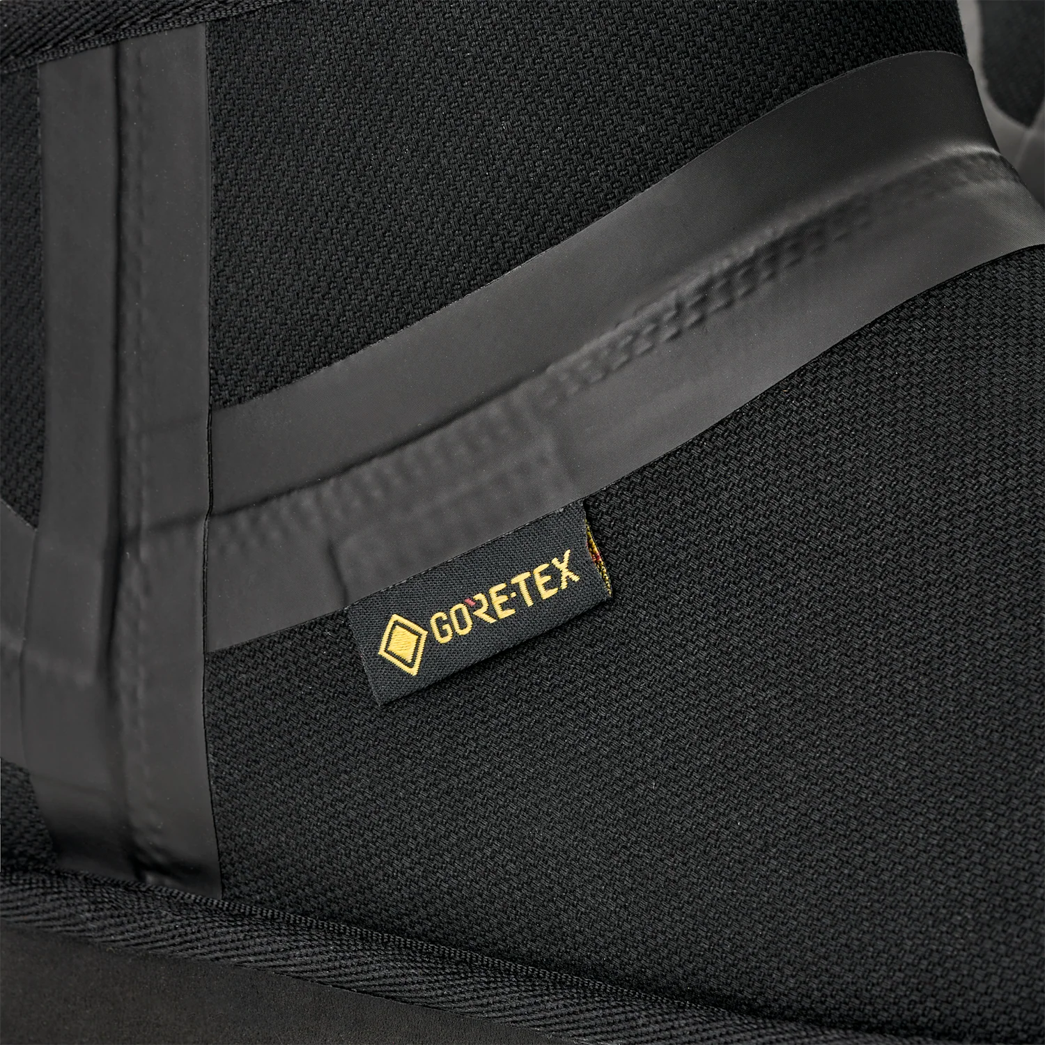 UGG Classic Ultra Mini Boot Reese Cooper Black, Black (1174071-BLK)