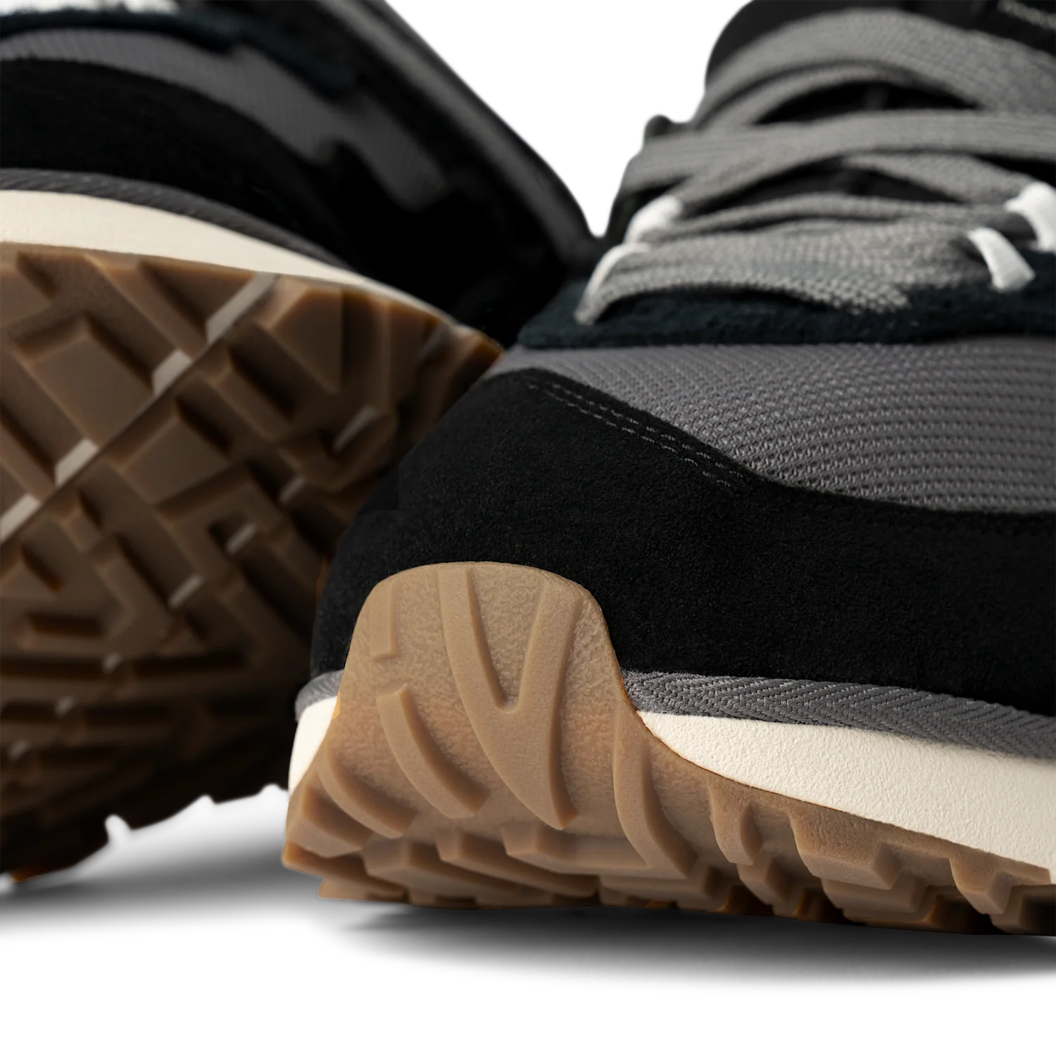 UGG RetroFi Low Black, Black (1167070-BLK)