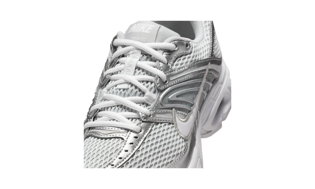 Nike Air Max Moto 2K shoes with reflective accents Grey Fog/Metallic Silver/White