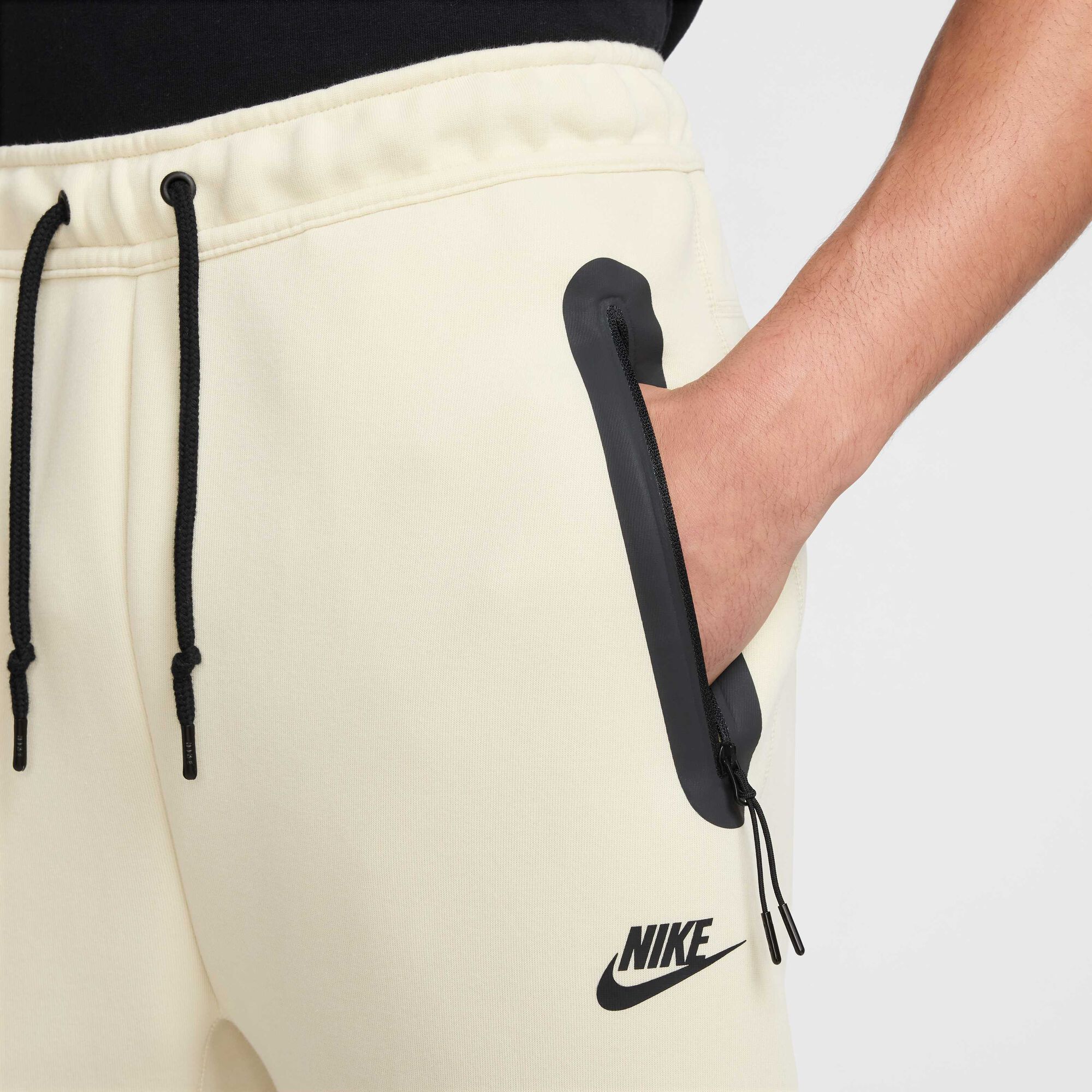 Nike Tech Fleece Open-Hem Trousers Light Khaki/Black