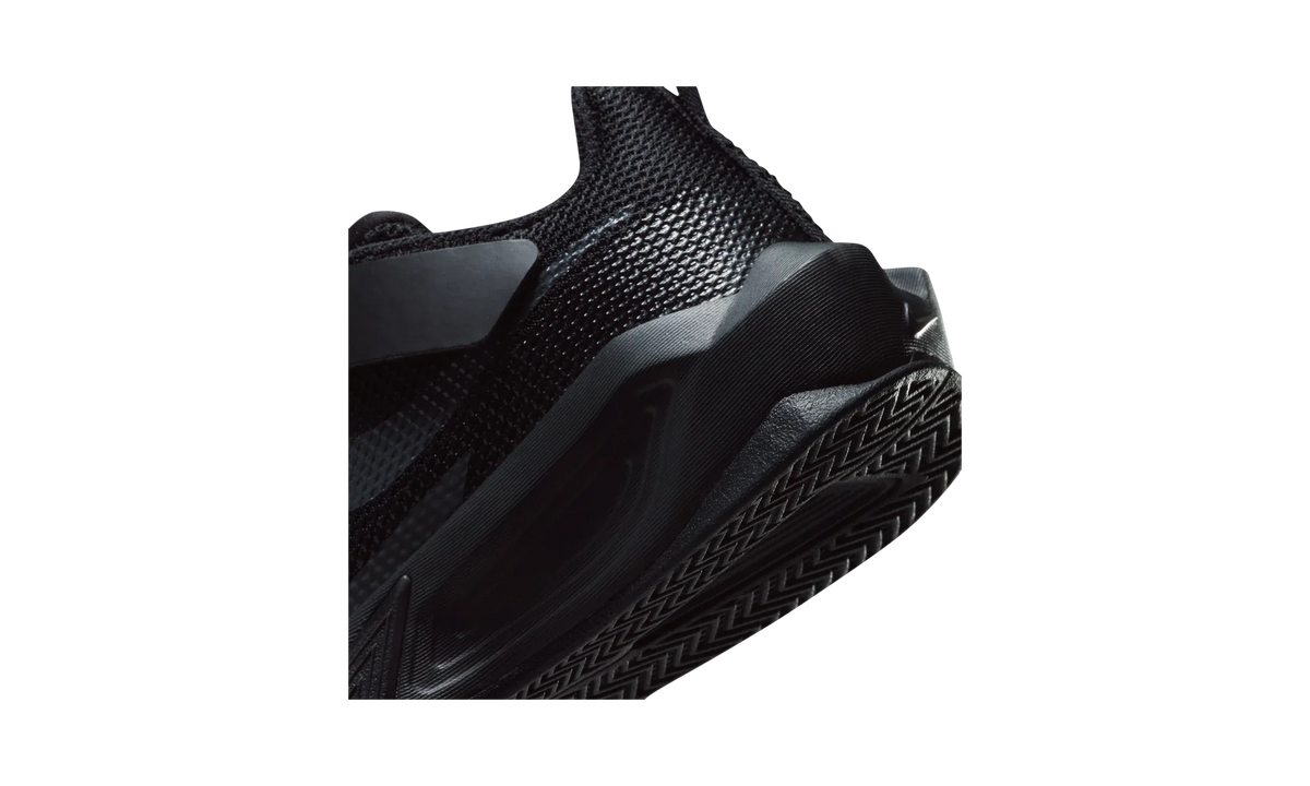Nike S.T. Dynamite Basketball Shoe Black/Dark Smoke Grey/Black