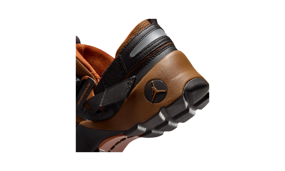 Air Jordan Trunner LX Light British Tan/Reflective Silver/White/Desert Orange