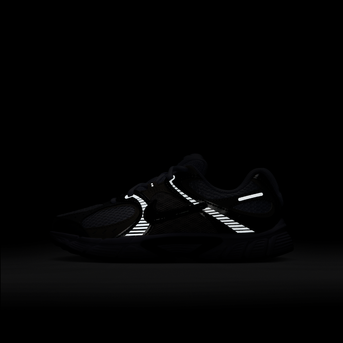 Nike V5 RNR White/Vast Grey/Metallic Silver/Malachite