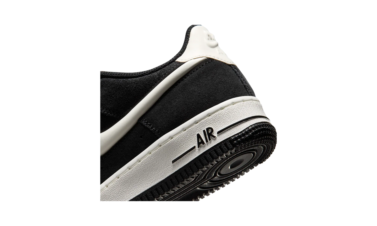 Nike Air Force 1 LV8 Black/Sail