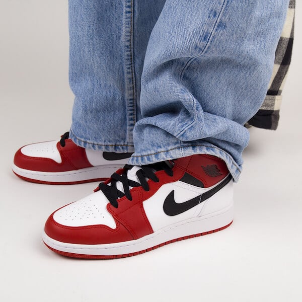 Air Jordan 1 Mid Chicago (2020), White/Gym Red-Black (554724-173 / 554275-173/554725-173)