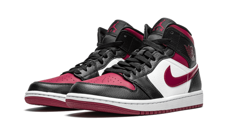 Air Jordan 1 Mid Patent Bred Toe