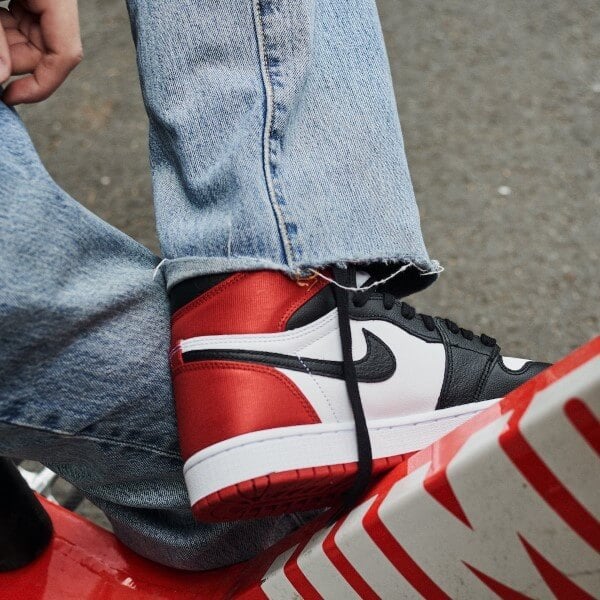 Air Jordan 1 Retro High Satin Black Toe, Black/White-University Red (CD0461-016)