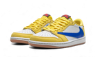 Air Jordan 1 Retro Low OG SP Travis Scott Canary, Canary/Racer Blue/Light Silver/Gum Medium Brown (DZ4137-700)