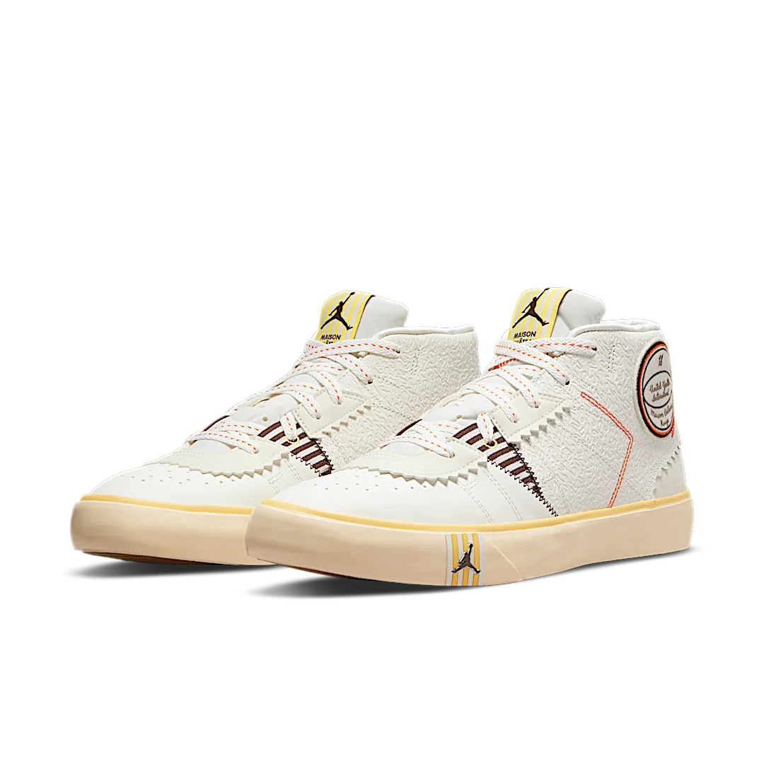 Air Jordan Series Mid Maison Chateau Rouge Sail, Sail/Brown Basalt/Pale Vanilla/Orange (DO5247-122)