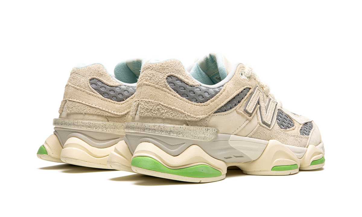 New Balance 9060 Bricks & Wood