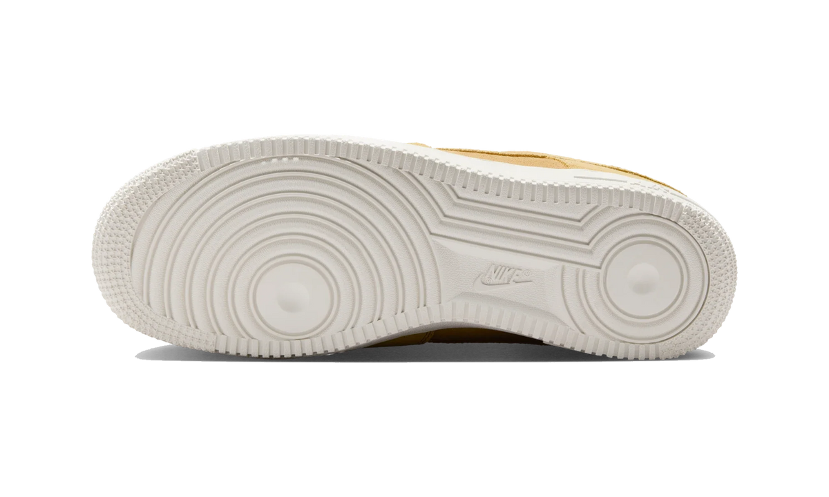Nike Air Force 1 Low '07 Club Gold Sail