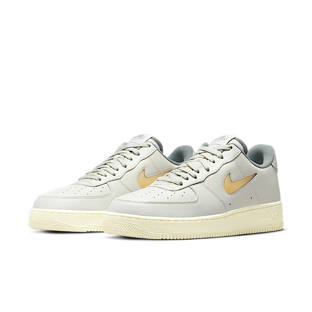 Nike Air Force 1 Low '07 Jewel Light Bone Coconut Milk, White/Pale Vanilla-Coconut Milk (DC8894-001)