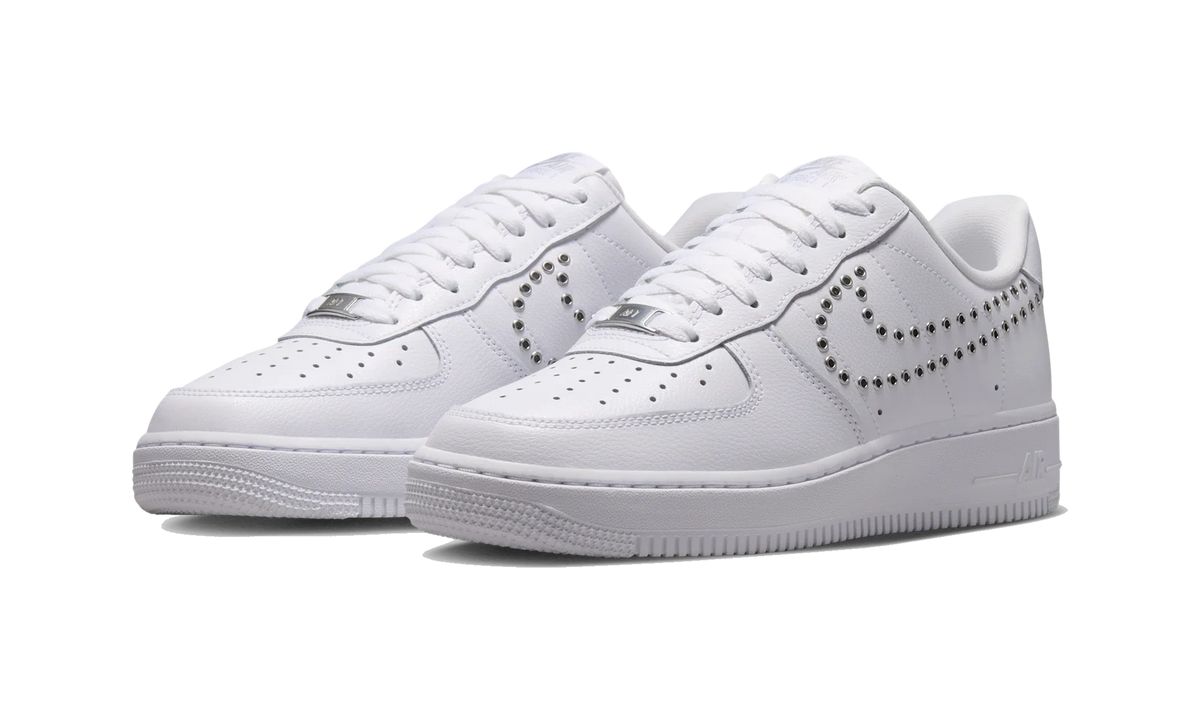 Nike Air Force 1 Low '07 LV8 Triple White Metallic Silver