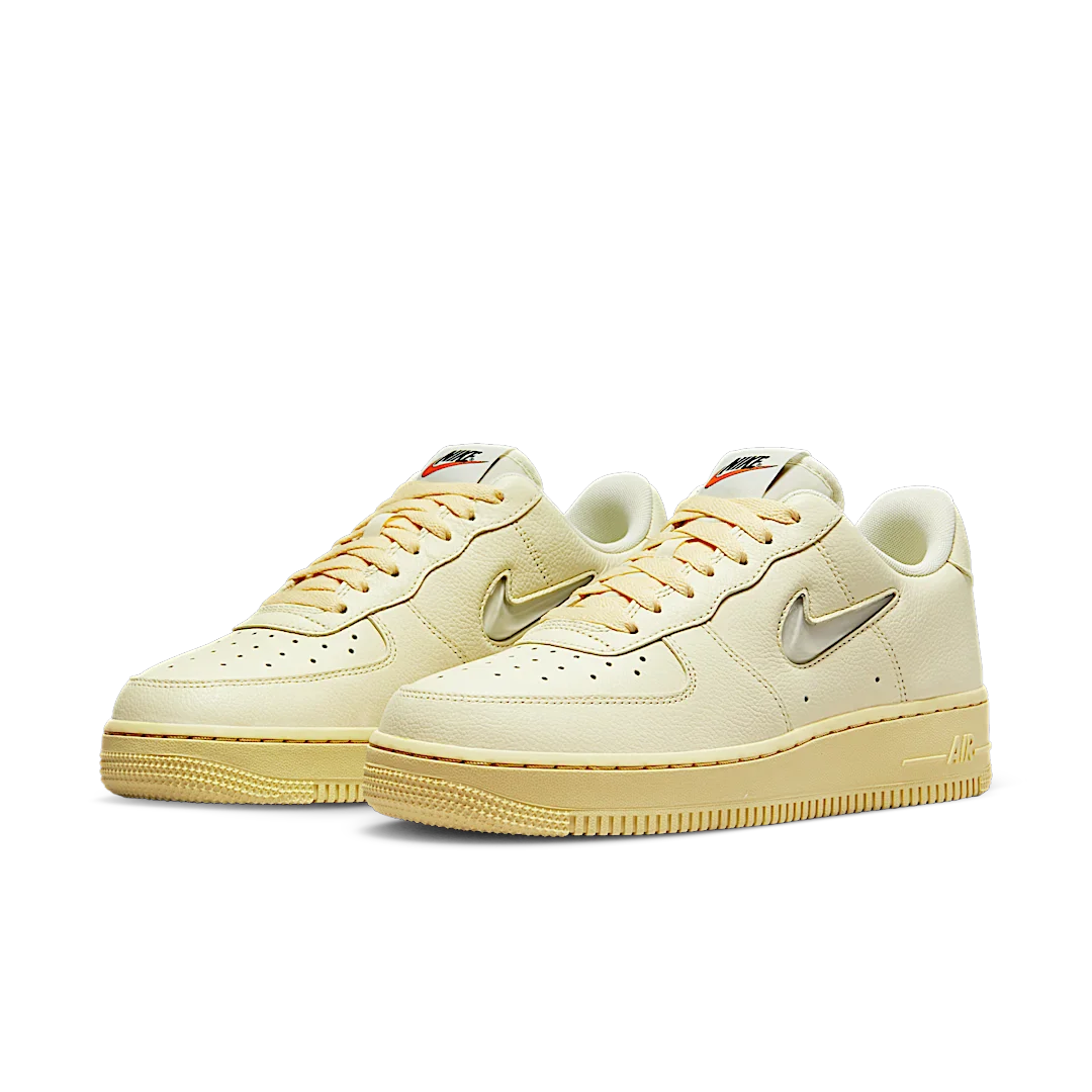 Nike Air Force 1 Low '07 LX Coconut Milk Lemon Wash, Coconut Milk/Light Bone-Lemon Wash (DO9456-100)