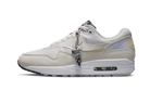 Nike Air Max 1 AMD La Ville Lumière, Summit White/Light Bone-Light Smoke Grey (DQ9326-100)