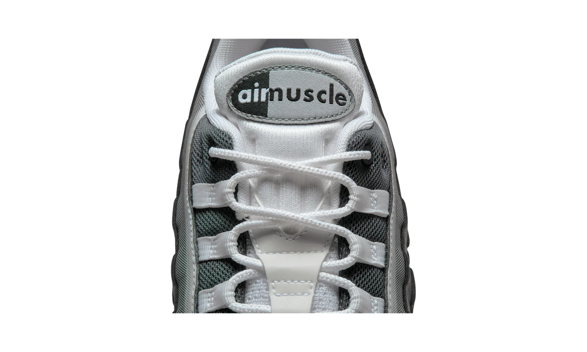 Nike Air Max Muscle 95 Yu-Gi-Oh! Jonouchi (with Promo Card)