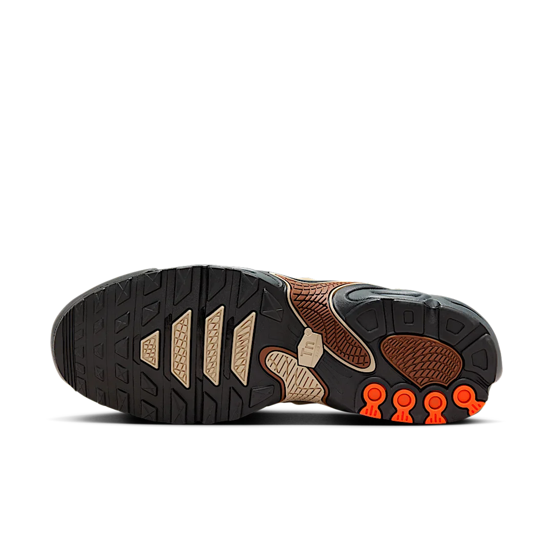 Nike Air Max Plus Drift Khaki Sanddrift, Khaki/Dark Smoke Grey/Sanddrift/Hyper Crimson (FZ3041-200)