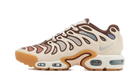 Nike Air Max Plus Drift Phantom Cacao Wow, Phantom/Light Armory Blue/Cacao Wow/Sail/Gum Yellow (FD4290-001)