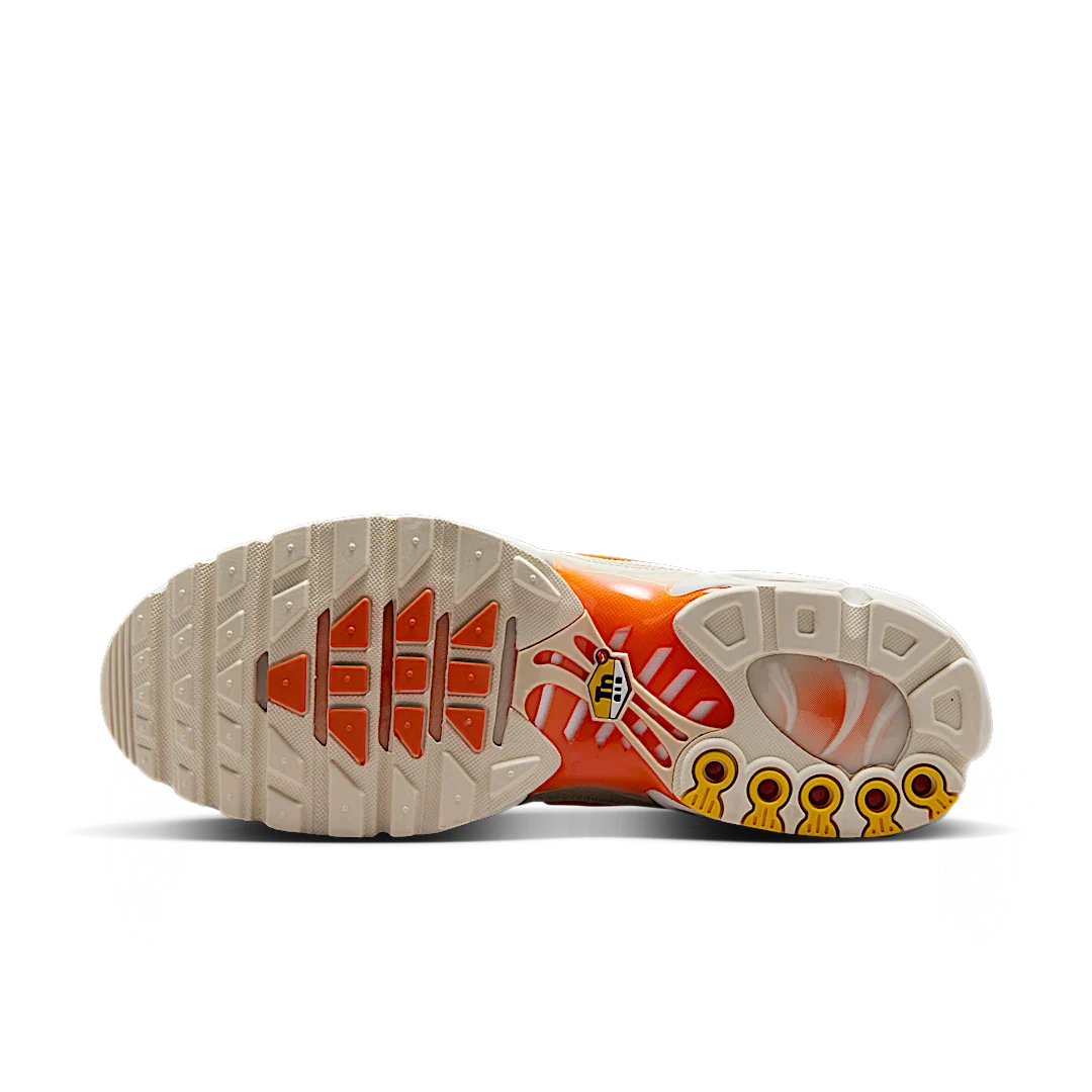 Nike Air Max Plus Phantom Safety Orange, Phantom/Safety Orange-Light Orewood Brown-Black (DM0032-019)